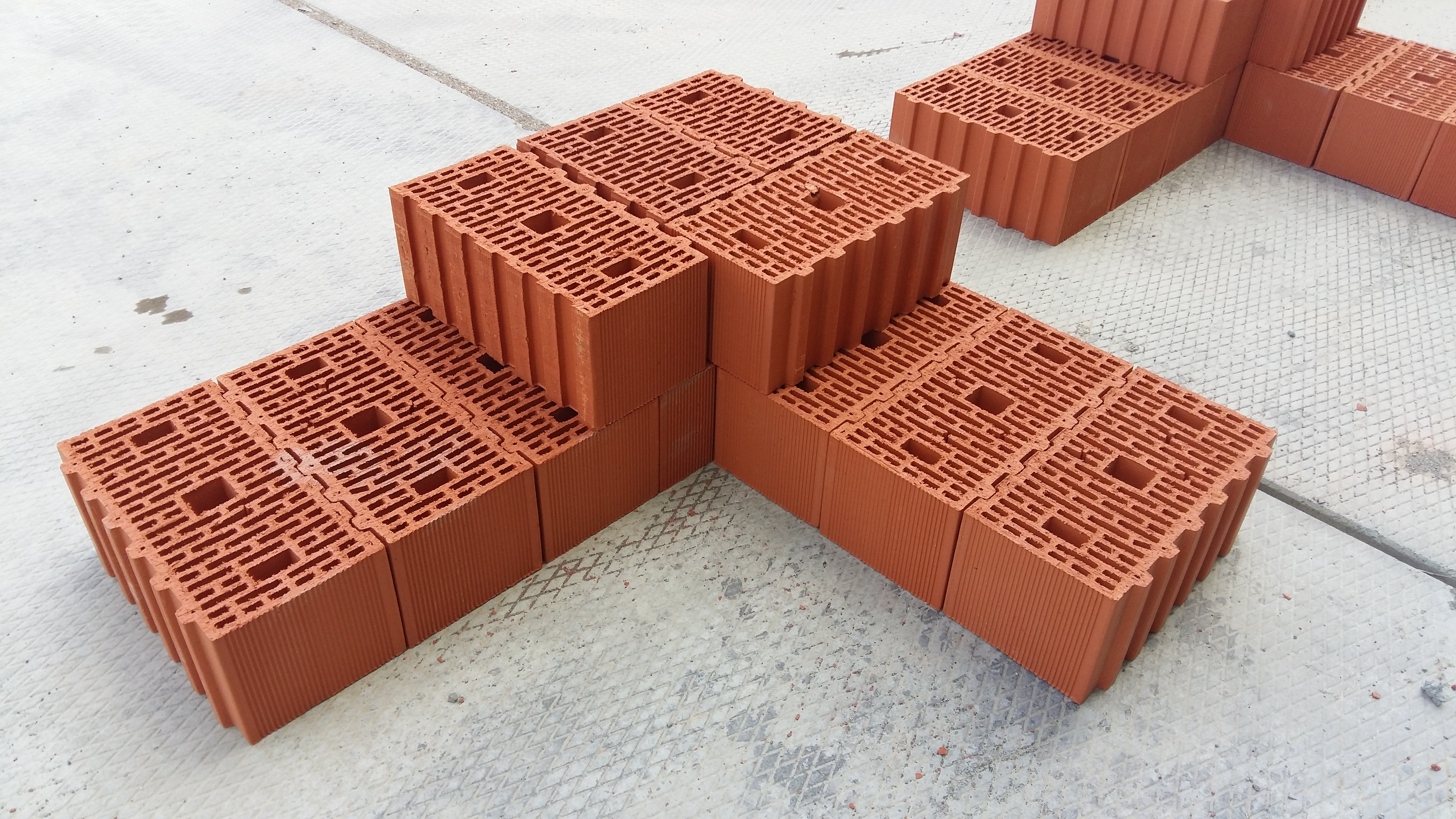 Кладка стен керамическими блоками